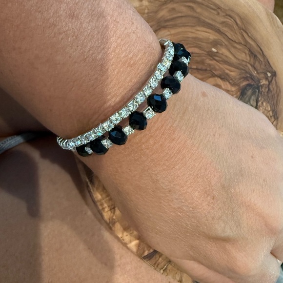 Elegant Black and Silver Bracelet - Picture 1 of 5